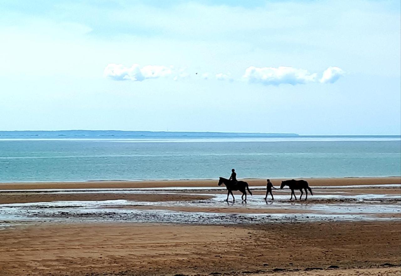 L' Anpeg, Gite Dans Le Cotentin Jusqu'A 8 Personnes Besneville Экстерьер фото